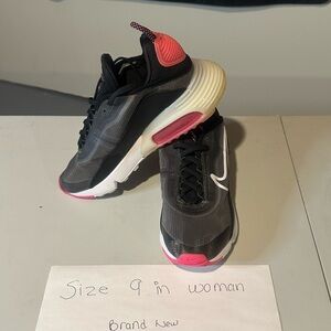 Nike Black and Pink Women's Sneakers